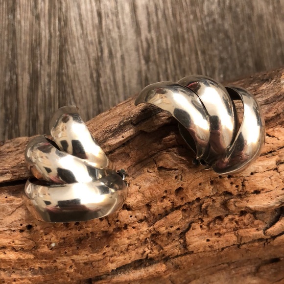 Sterling Silver Clip Eartings Made in Mexico Scalloped Shell Design - Picture 2 of 13